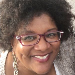 Meet your Posher, Debra